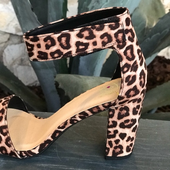 Last 1! Delicious Leopard leopard ankle strap Heel - Picture 4 of 4